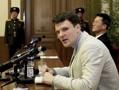 Η οικογένεια του φοιτητή που επέστρεψε σε κώμα από την Β. Κορέα αρνείται να πραγματοποιήσει νεκροψία (βίντεο)